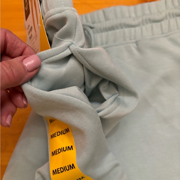 NWT women’s lounge set in medium - Picture 2 of 6